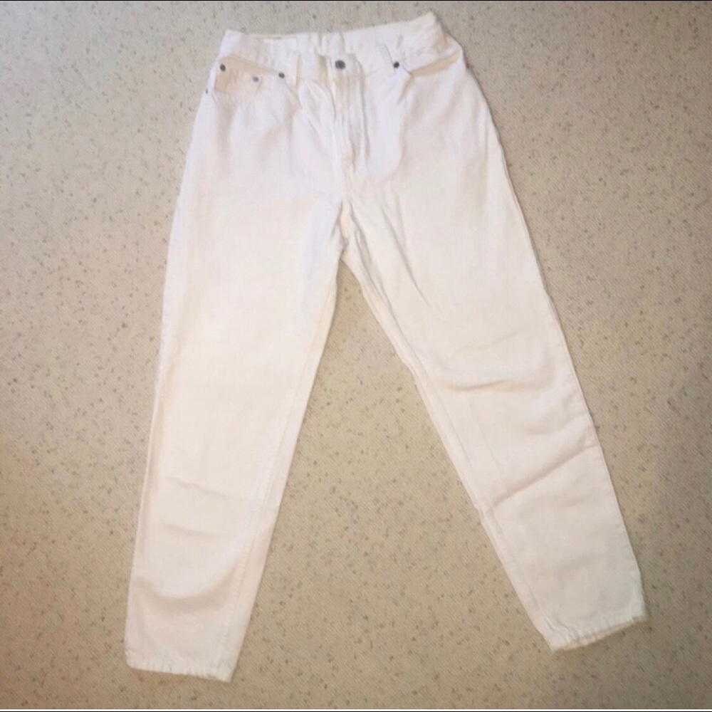 White Levis 550